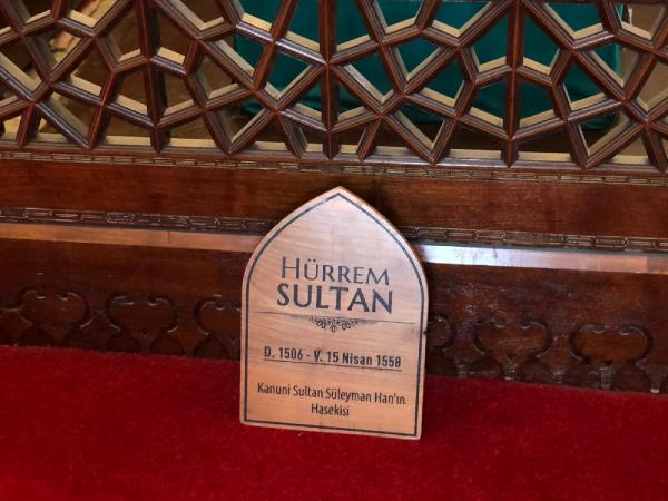 Hürrem Sultan Mezarı Nerede?